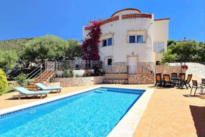 Flats in Canyelles Almadraba (Roses), Girona. 