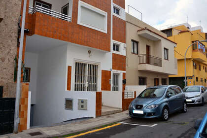 商业物业 出售 进入 Santa Cruz de Tenerife, Tenerife. 