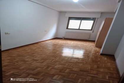 Flat for sale in Pizarrales, Salamanca. 