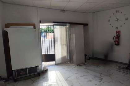 商业物业 进入 Castellanos de Moriscos, Salamanca. 