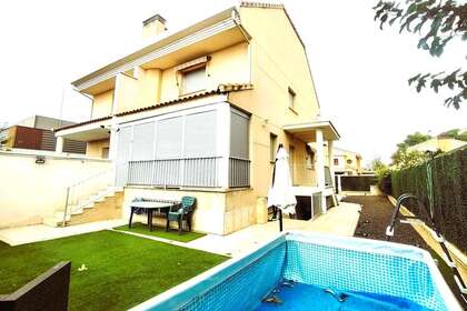 Half vrijstaande huizen in Nuevo Valdepeñas, Ciudad Real. 