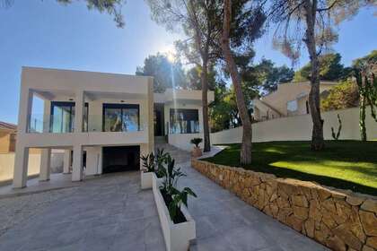 Chalet Lusso vendita in Los Balcones, Torrevieja, Alicante. 