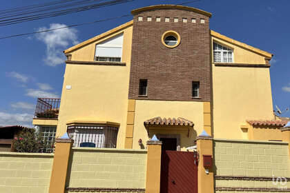 房子 出售 进入 Rincón de la Victoria, Málaga. 