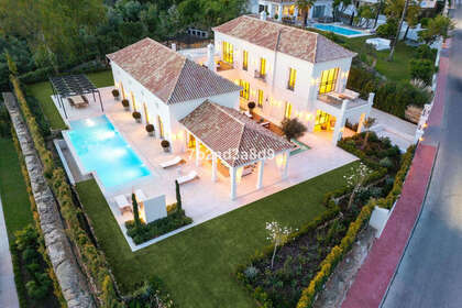 Cluster house for sale in Nueva andalucia, Málaga. 