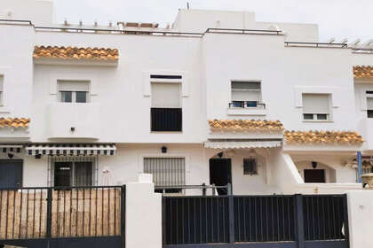 House for sale in Torreblanca, Fuengirola, Málaga. 