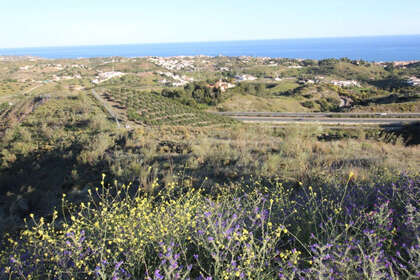 Pozemky na prodej v Benajarafe, Málaga. 