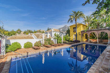 House for sale in Puerto Banús, Marbella, Málaga. 