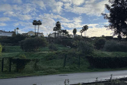 Pozemky na prodej v El Paraiso, Estepona, Málaga. 