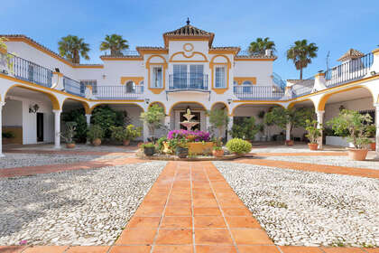 Cluster house for sale in Mijas Golf, Málaga. 