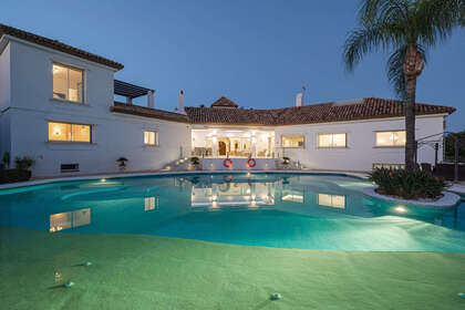 Townhouse vendita in El Paraiso, Estepona, Málaga. 