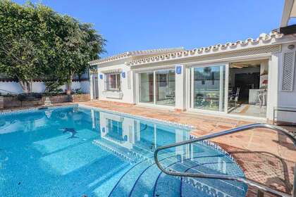 Chalet Adosado venta en Estepona, Málaga. 