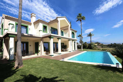 Casa Cluster venda em Puerto Banús, Marbella, Málaga. 