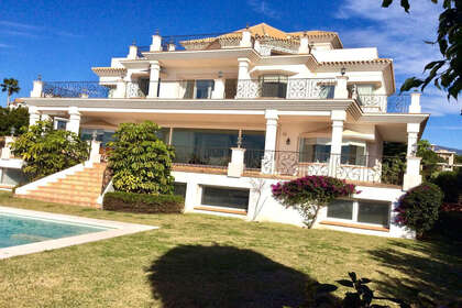 Chalet Adosado venta en Benahavís, Málaga. 