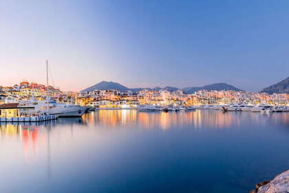 Pozemky na prodej v Puerto Banús, Málaga. 