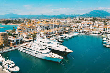 Apartamento venda em Puerto Banús, Málaga. 