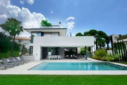 Cluster house for sale in Nagüeles, Marbella, Málaga. 