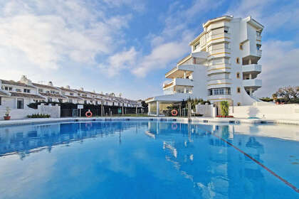 Apartment zu verkaufen in Calahonda, Mijas, Málaga. 