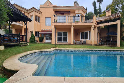 Townhouse vendita in Hacienda Las Chapas, Marbella, Málaga. 