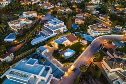 联排别墅 出售 进入 Marbella, Málaga. 