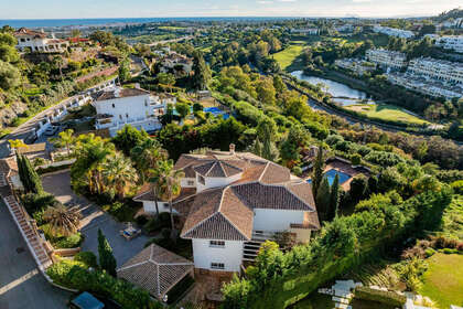 联排别墅 出售 进入 Nueva andalucia, Málaga. 