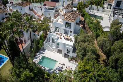 Klynge huse til salg i Nueva andalucia, Málaga. 