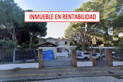 联排别墅 出售 进入 Marbella, Málaga. 