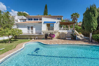 Klynge huse til salg i Nueva andalucia, Málaga. 
