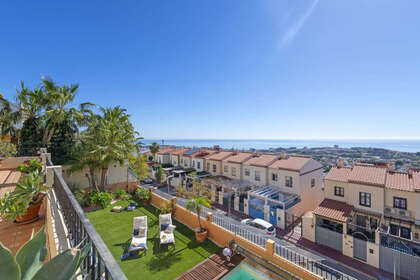 联排别墅 出售 进入 Benalmádena, Málaga. 