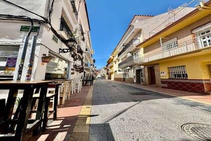 Domy na prodej v Los Boliches, Fuengirola, Málaga. 
