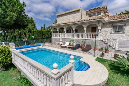 Townhouse vendita in Puerto de Cabopino, Marbella, Málaga. 