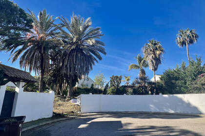 Pozemky na prodej v Guadalmina, Málaga. 