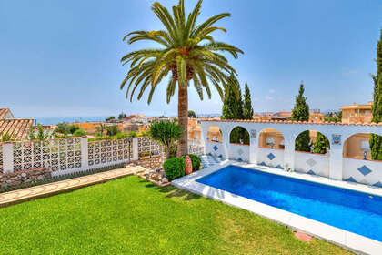 Cluster house for sale in Fuengirola, Málaga. 