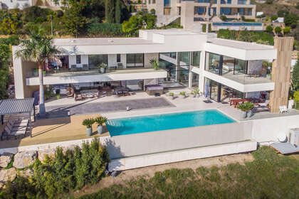 Cluster house for sale in Benahavís, Málaga. 