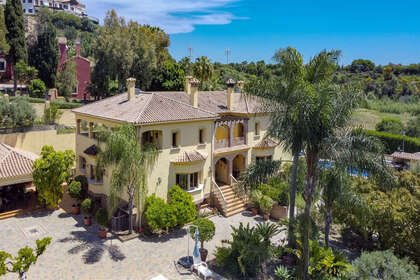Cluster house for sale in Benahavís, Málaga. 