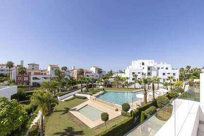 Penthouse for sale in El Paraiso, Estepona, Málaga. 