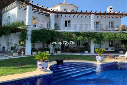 Cluster house for sale in Benahavís, Málaga. 