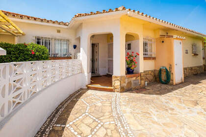House for sale in Torrox-Costa, Málaga. 