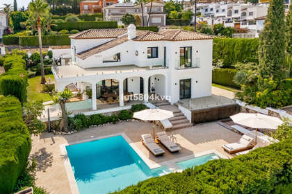 Cluster house for sale in Nueva andalucia, Málaga. 