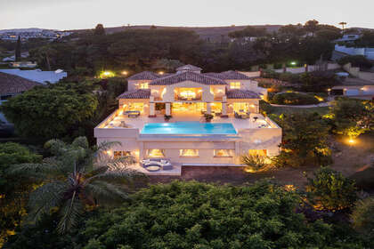 Cluster house for sale in Benahavís, Málaga. 