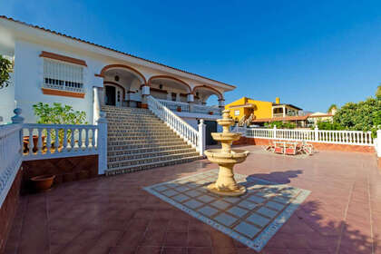 House for sale in Alhaurín de la Torre, Málaga. 