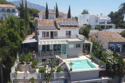 Cluster house for sale in Nueva andalucia, Málaga. 