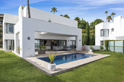 Cluster house for sale in Benahavís, Málaga. 