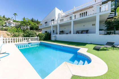 Cluster house for sale in La Sierrezuela, Mijas, Málaga. 