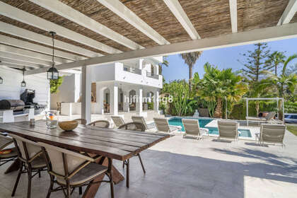 Cluster house for sale in Nueva andalucia, Málaga. 