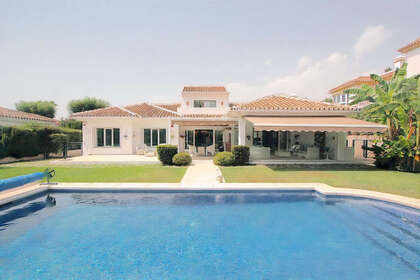 Cluster house for sale in Mijas Golf, Málaga. 