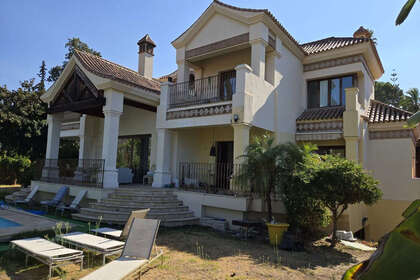 Cluster house for sale in El Paraiso, Estepona, Málaga. 