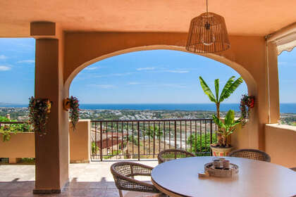 Apartment for sale in El Paraiso, Estepona, Málaga. 