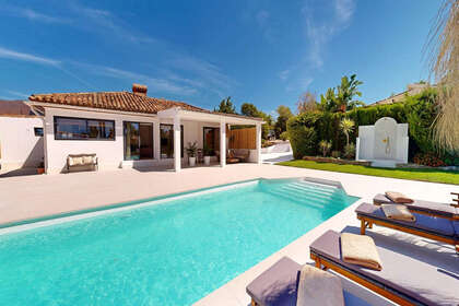 Cluster house for sale in Estepona, Málaga. 