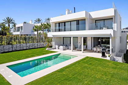 Cluster house for sale in Cancelada, Estepona, Málaga. 