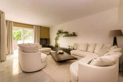 Apartment for sale in Nueva andalucia, Málaga. 